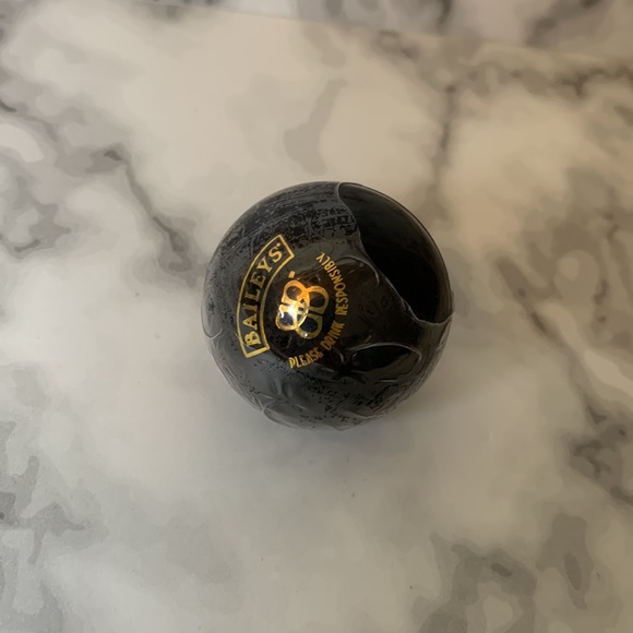 Sealed RARE BAILEYS IRISH CREAM LIP BALM SPHERE - Picture 4 of 8